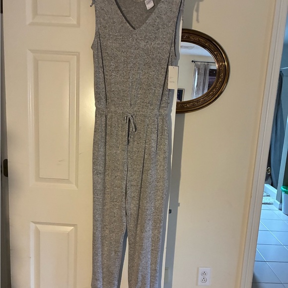 NWT Sz XS Stars ✨ above Gray Sleeveless Jumpsuit - Picture 5 of 5